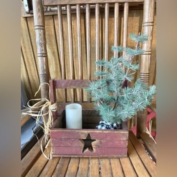 Distressed Wood Star Cutout Tote, Red - Picture 10 of 11